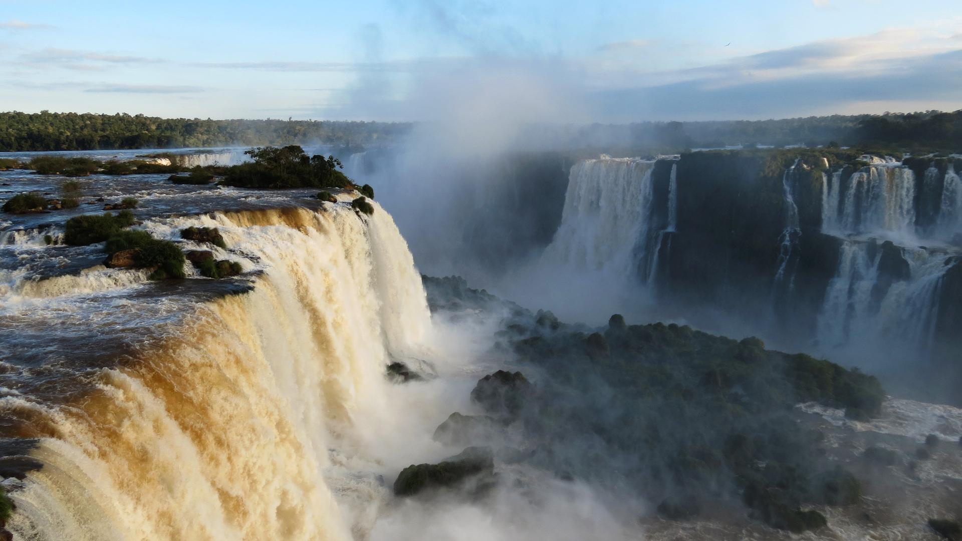 Vista aérea das Cataratas do Iguaçu, em Foz do Iguaçu, Paraná